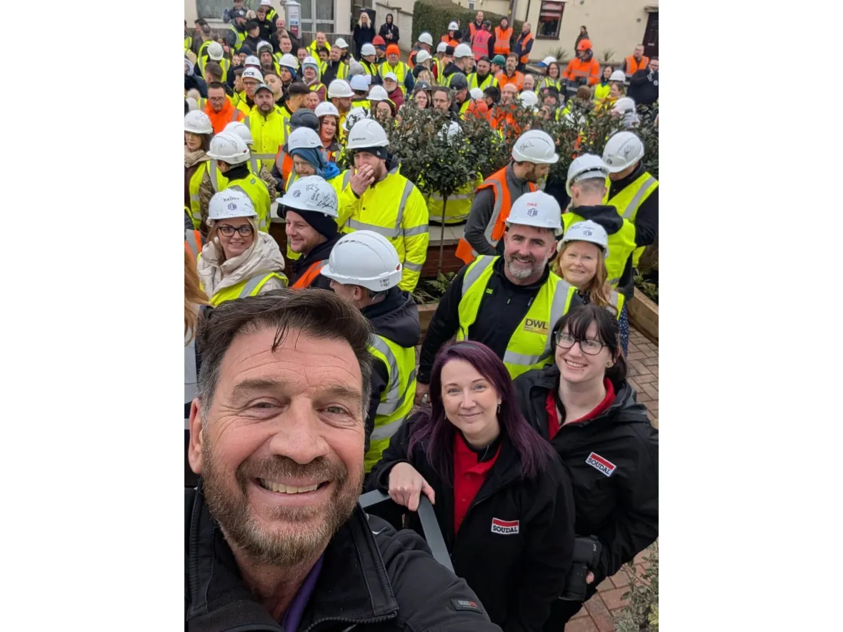 DIY SOS - Nick Knowles and volunteers 