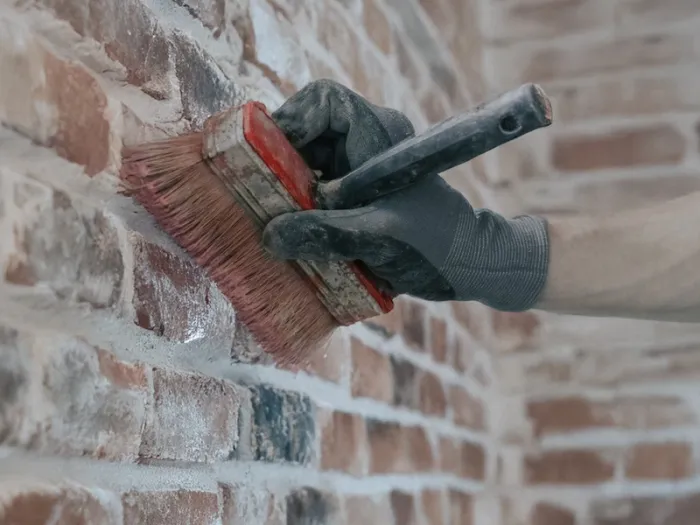 Preparing a brick wall for the use of Soudal PU Adhesive foam to glue plasterboard