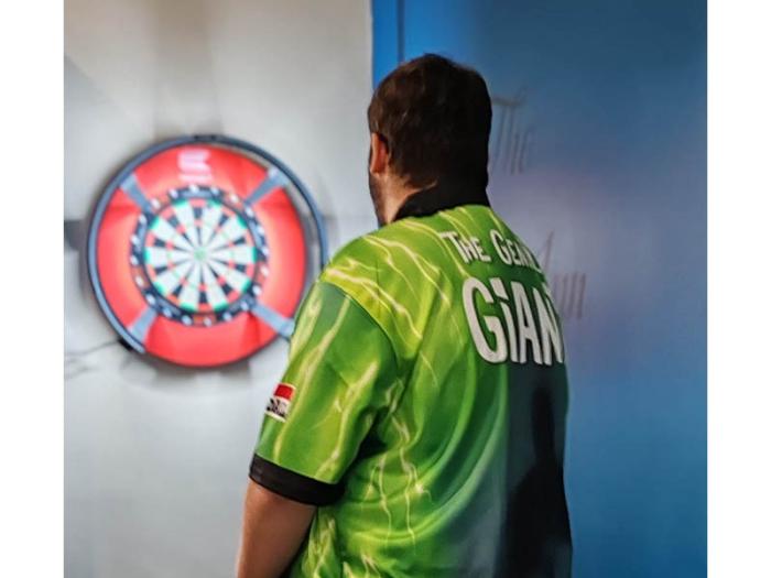 Liam Elliot Darts Player Sponsored by Soudal